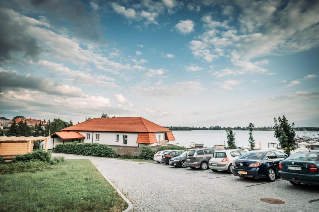 Willa Z Widokiem Na Jezioro Ryn  Eksteriør bilde